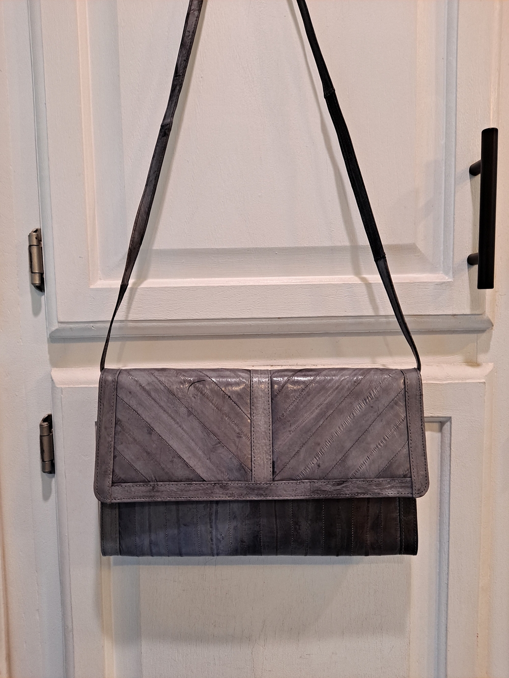 Vintage Retro Grey Eelskin Leather Crossbody Clutch Liquid Glaze Glossy Edgy